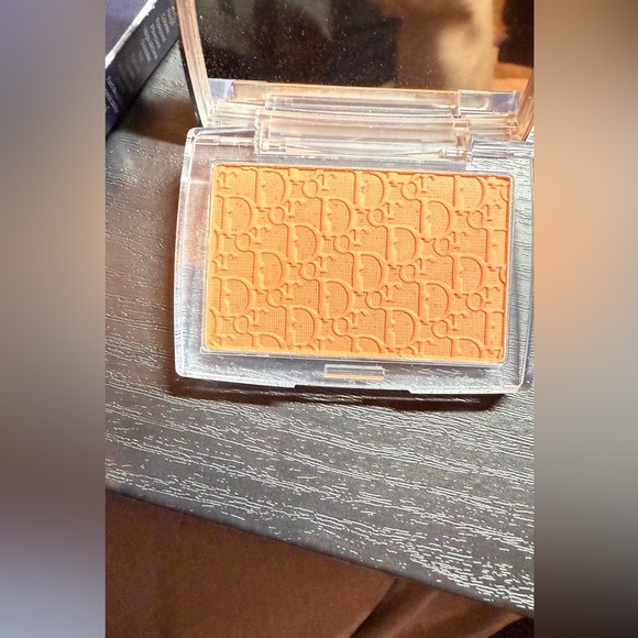 DIOR Rosy Glow Color-Reviving Powder Blush 004 Coral BNWB - Picture 3 of 5